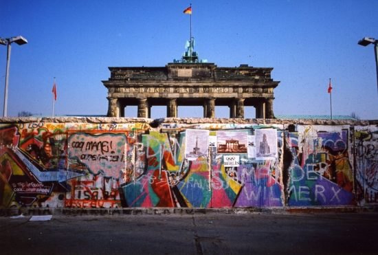 Berlino e i muri che cadono: lo Sport gioca sempre in casa, la Storia non si ferma mai Berlino e i muri che cadono: lo Sport gioca sempre in casa, la Storia non si ferma mai